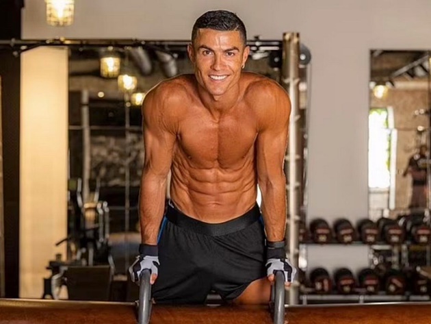 Inside Cristiano Ronaldo’s bizarre health routine - Bóng Đá
