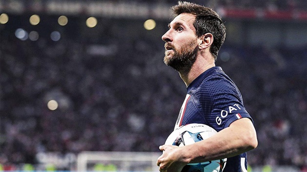 Messi gây xôn xao vì xuất hiện trên đường phố Barca - Bóng Đá