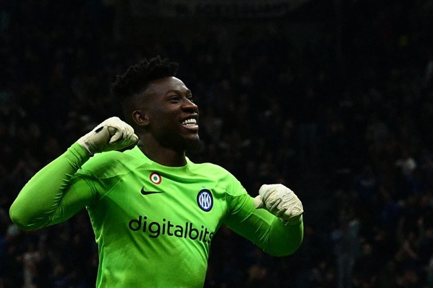 Chelsea muốn có Onana.