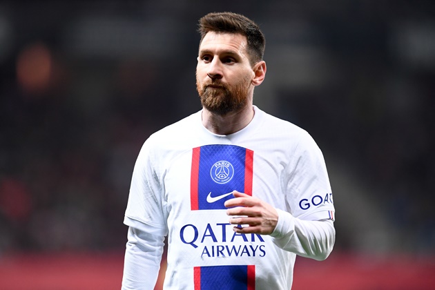 Messi gây xôn xao vì xuất hiện trên đường phố Barca - Bóng Đá