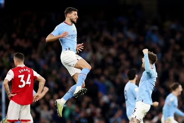 Man City đánh bại Arsenal 4-1.