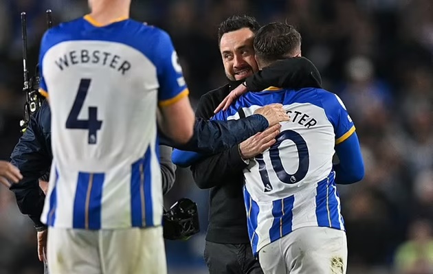 Allister có điều khoản đặc biệt tại Brighton.