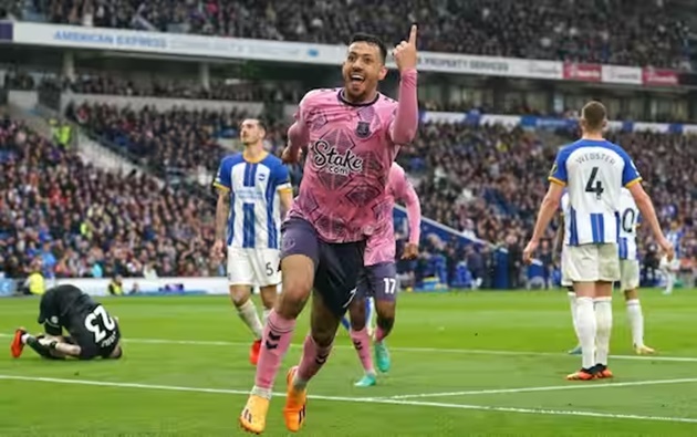 Brighton thua sốc 1-5 trên sân nhà.