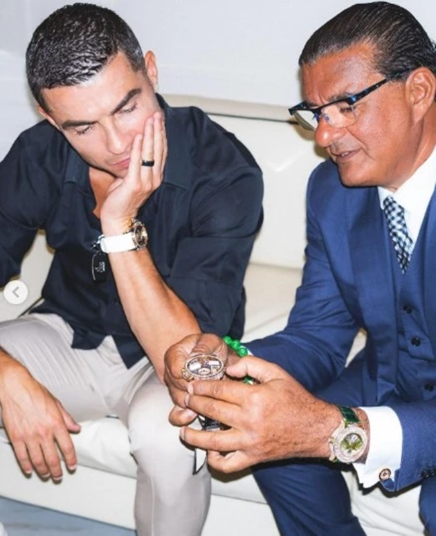 Cristiano Ronaldo gifted custom £92k watch with iconic celebration - Bóng Đá