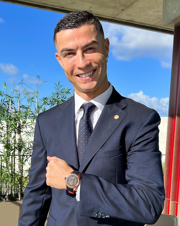 Cristiano Ronaldo gifted custom £92k watch with iconic celebration - Bóng Đá