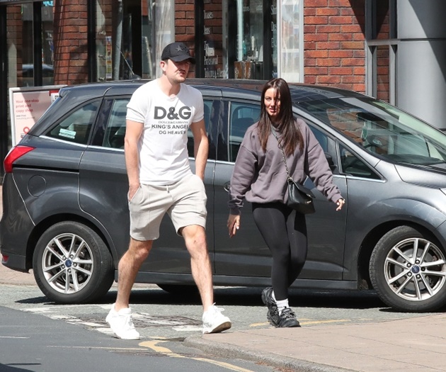 Harry Maguire and wife Fern dress casually for ‘designer’ breakfast date in cafe - Bóng Đá