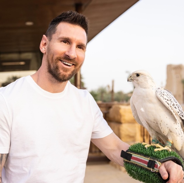 Inside Messi’s new Salt Bae-style restaurant as diners slam eye-watering prices with £40 pasta & £30 chocolate football - Bóng Đá