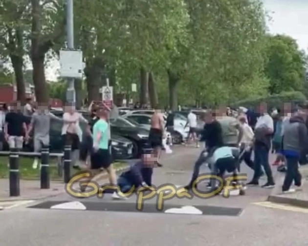 Shocking moment thug knocks out man as football fans brawl outside stadium after Leicester vs West Ham game - Bóng Đá
