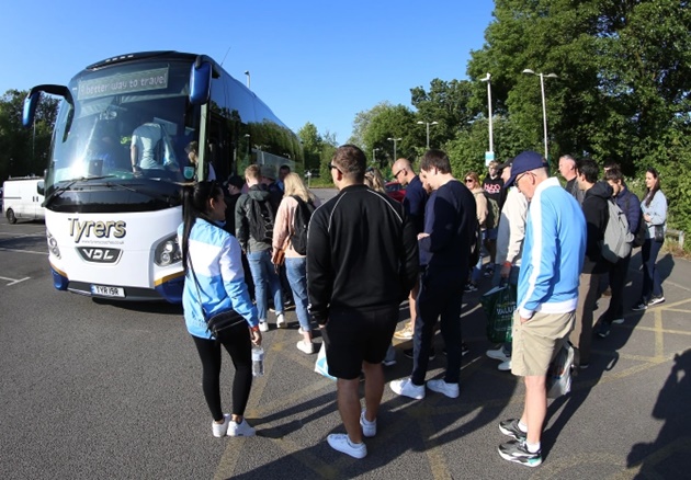 FA Cup final fans pile into Wembley for Utd v City after frantic road dash amid train strike hell… as stations lie empty - Bóng Đá