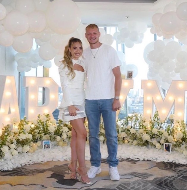 Aaron Ramsdale and stunning fiancee Georgina expecting first child as Arsenal star shares emotional video - Bóng Đá