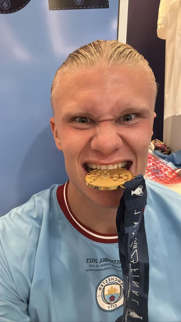 Inside Man City’s wild celebrations - Bóng Đá