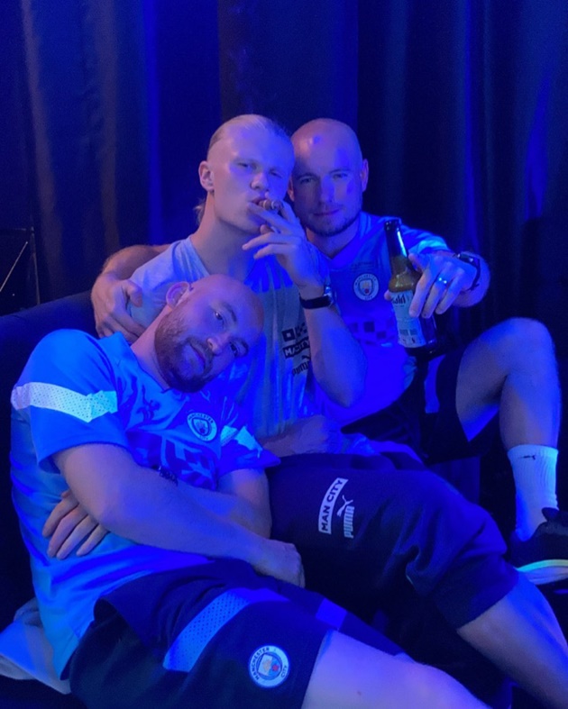 Inside Man City’s wild celebrations - Bóng Đá