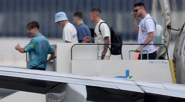 Moment Man City’s Champions League stars fly into Ibiza on private jet for 10-hour secret bash before heading back to UK - Bóng Đá