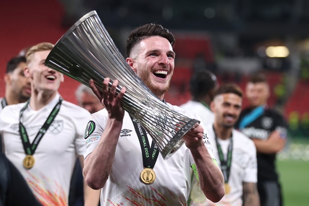 Đề nghị đầu tiên dành cho Rice của Arsenal bị từ chối.