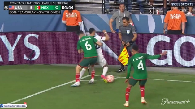 USA vs Mexico CHAOS as four are sent off - Bóng Đá