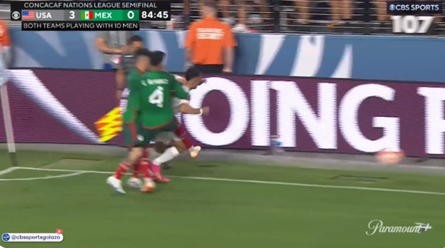 USA vs Mexico CHAOS as four are sent off - Bóng Đá