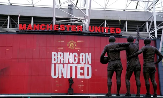 Manchester United staff concerned over job security as they await takeover news - Bóng Đá