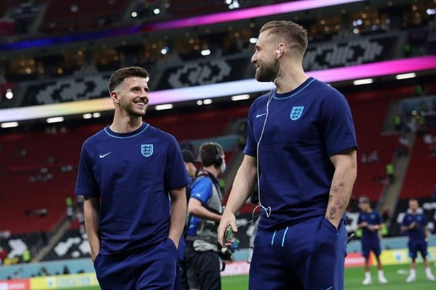 Luke Shaw admits he’s tapping up England teammates as Gareth Southgate urges players to not get ‘frustrated’ over transfer process - Bóng Đá