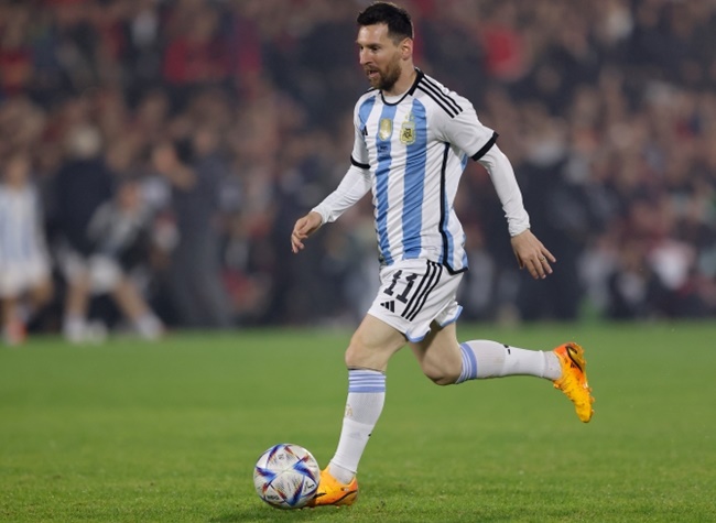 Lionel Messi gets insane reception from 42,000 fans in Rosario - Bóng Đá