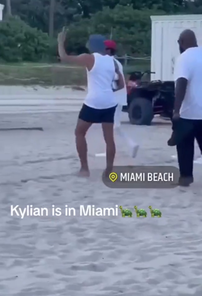 Kylian Mbappe plays beach paddle tennis on holiday in Miami - Bóng Đá