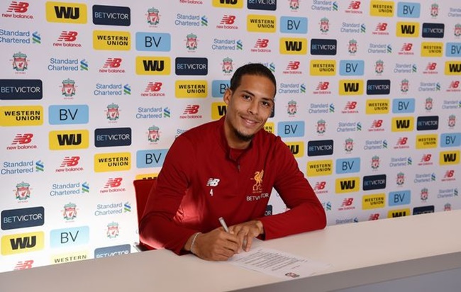 Van Dijk vẫn là bản hợp đồng kỷ lục của Liverpool