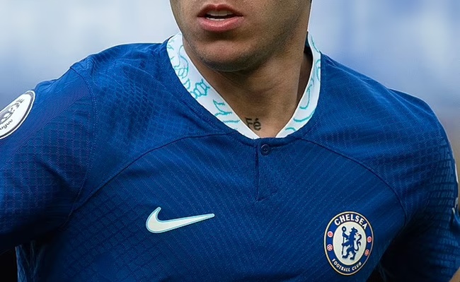 Chelsea to unveil new home shirt on Monday WITHOUT a sponsor - Bóng Đá