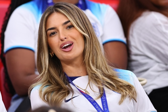 Jack Grealish’s stunning Wag Sasha Attwood leaves fans mesmerised by her ‘beautiful bod’ in TESCO bikini snap - Bóng Đá