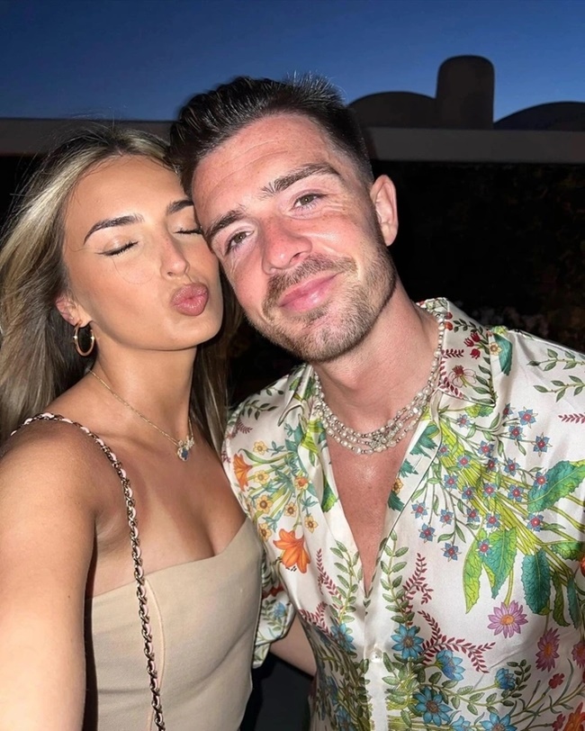 Jack Grealish’s stunning Wag Sasha Attwood leaves fans mesmerised by her ‘beautiful bod’ in TESCO bikini snap - Bóng Đá