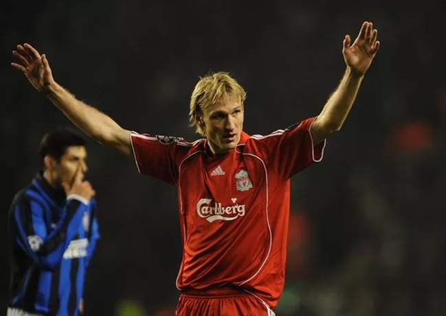 Hyypia có công khai sự thất vọng sau khi mất băng đội trưởng ở Liverpool.