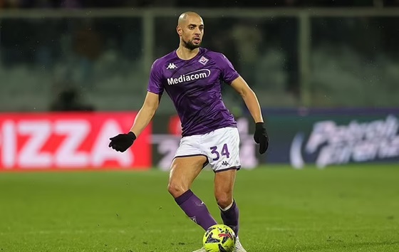 Amrabat không nằm trong danh sách du đấu hè của CLB chủ quản.