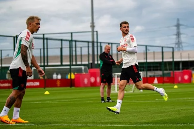 Từ thù thành bạn, 2 ngôi sao đang tạo bão tại Man Utd - Bóng Đá