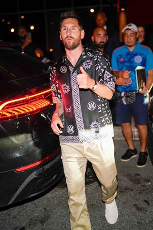 David Beckham and Lionel Messi enjoy lavish dinner - Bóng Đá