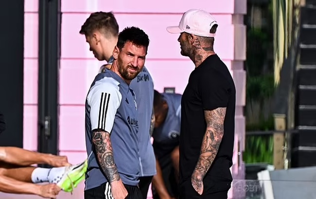 David Beckham and Lionel Messi enjoy lavish dinner - Bóng Đá