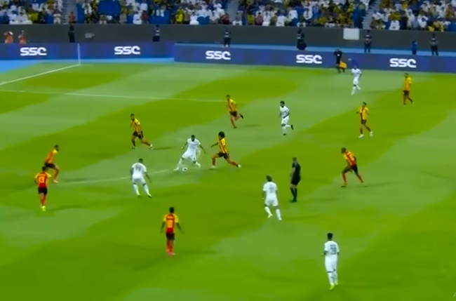 Karim Benzema score stunning goal on Al-Ittihad debut - Bóng Đá