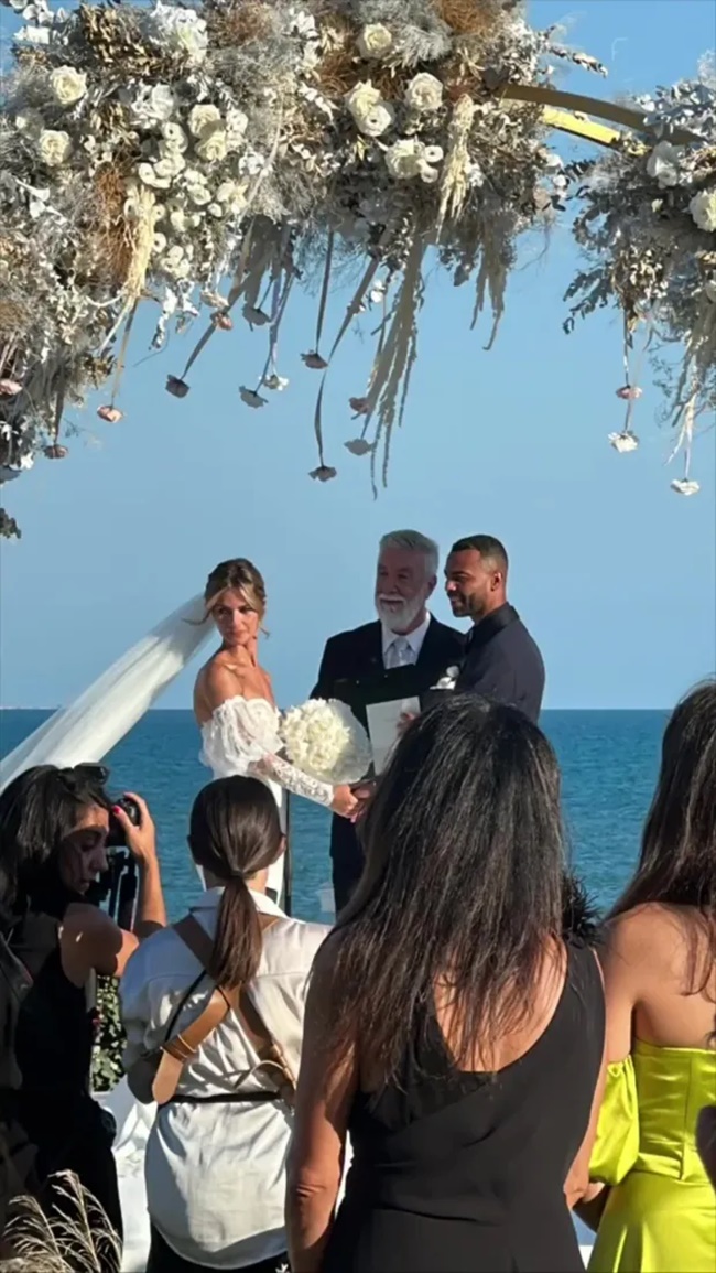 Ashley Cole marries stunning model fiancée Sharon Canu in lavish Italian wedding - Bóng Đá