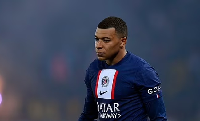 PSG 'expect Chelsea to make an offer for Kylian Mbappe after Todd Boehly called club president Nasser Al-Khelaifi' - Bóng Đá