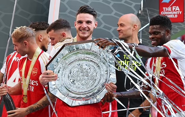 Roy Keane warns Arsenal that their Community Shield win over Man City will have 'no bearing going forward' in their Premier League title challenge - Bóng Đá
