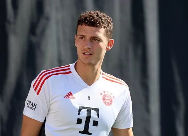 Arsenal theo đuổi Pavard sau khi Timber dính chấn thương.