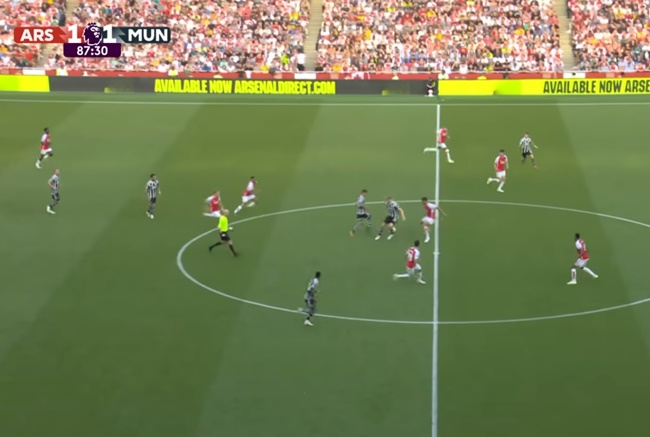 2 khoảnh khắc gây thót tim ở trận Arsenal - Man Utd - Bóng Đá