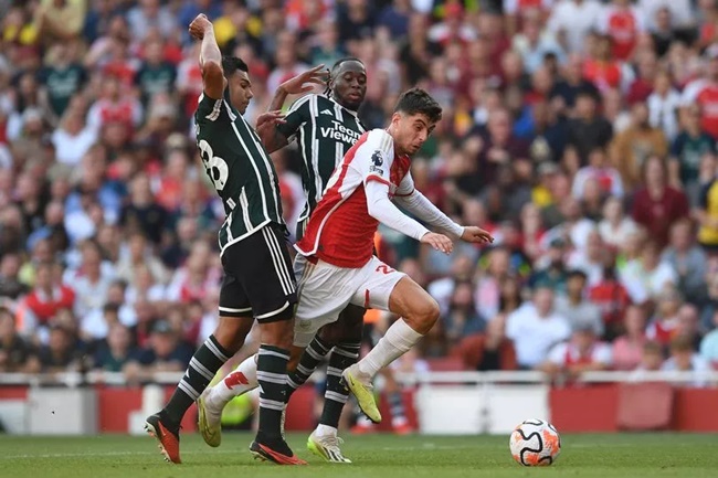 Why Arsenal's penalty vs Manchester United was overturned by VAR - Bóng Đá