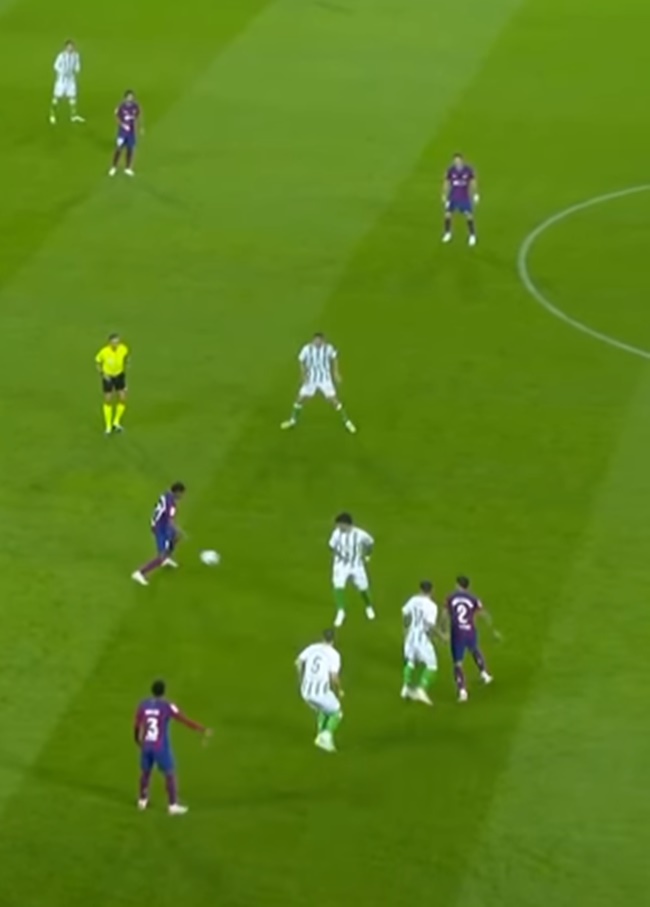 Các cầu thủ Barca làm người hâm mộ lóe mắt - Bóng Đá