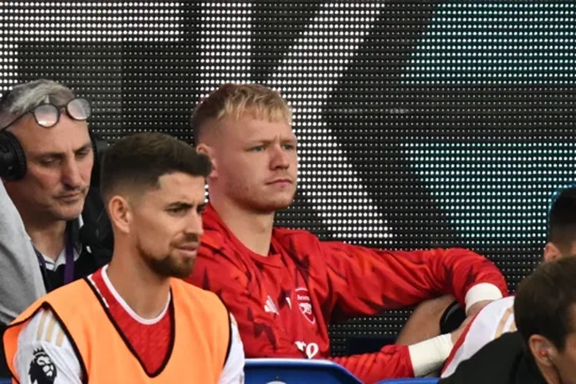 Mikel Arteta sends message to axed Arsenal goalkeeper Aaron Ramsdale and rates David Raya debut - Bóng Đá
