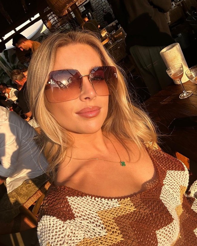 Scott McTominay’s glamorous Wag sizzles in bikini leaving fellow Man Utd Wag awestruck - Bóng Đá