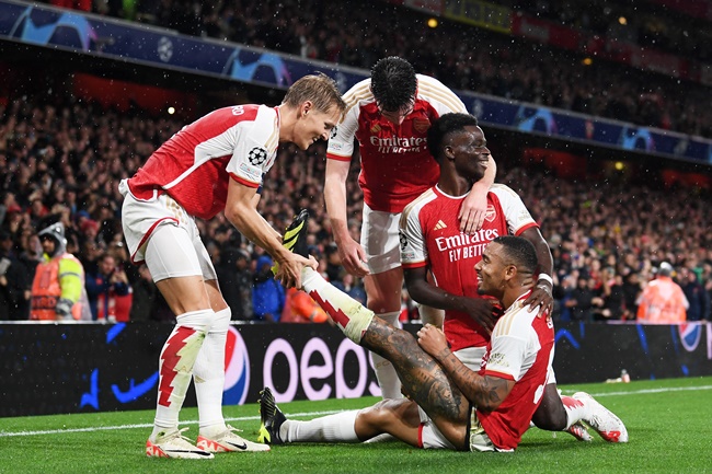Arsenal trở lại Champions League: Rice hổ báo, White và Saliba gây choáng - Bóng Đá