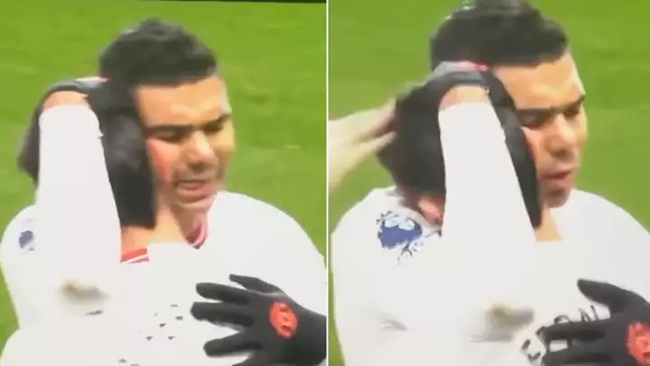 Fans spotted what Casemiro did during Bruno Fernandes' goal celebration - Bóng Đá