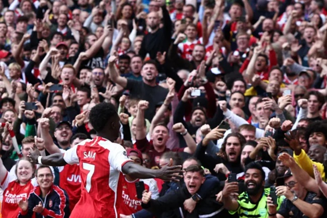 Gary Neville slams Arsenal for over celebrating Bukayo Saka goal against Spurs - Bóng Đá