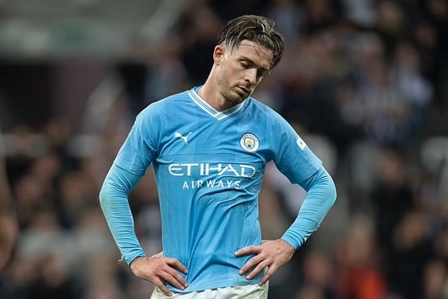 Pep Guardiola lays down a challenge to both Jack Grealish and Jeremy Doku in their battle to claim Man City's left - Bóng Đá