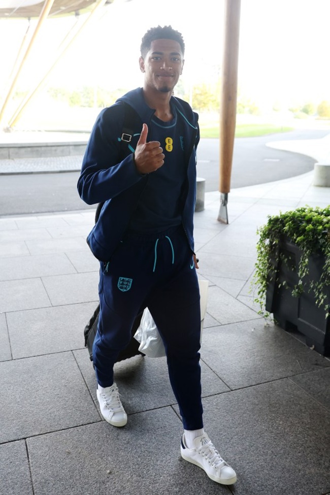 Bukayo Saka arrives for England duty - Bóng Đá