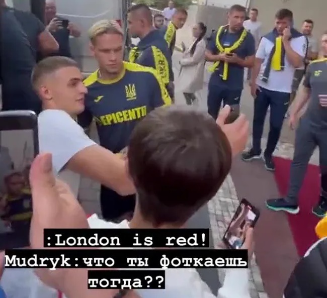 Mykhailo Mudryk brutally responds to fan who asked for selfie before taunting him with Arsenal jibe - Bóng Đá
