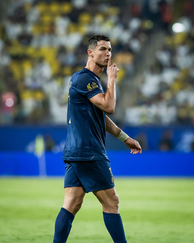 Ronaldo đáp trả cực gắt khi bị chế giễu - Bóng Đá
